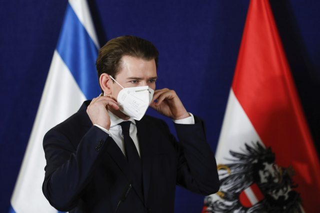 Rakouský kancléř Sebastian Kurz | foto:  Olivier Fitoussi,  ČTK/AP