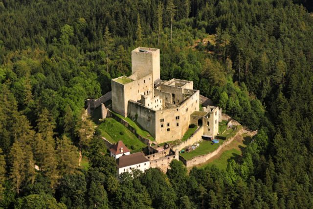 Hrad Landštejn,  Česká Kanada,  Jindřichohradecko,  jižní Čechy | foto: Jihočeská centrála cestovního ruchu