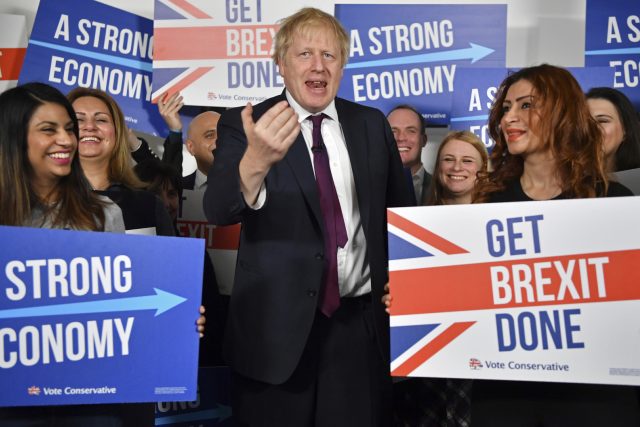 Johnsonovi konzervativci volby vyhráli. Znamená to ale vítězství pro celou Británii? | foto:  Ben Stansall,  ČTK/AP