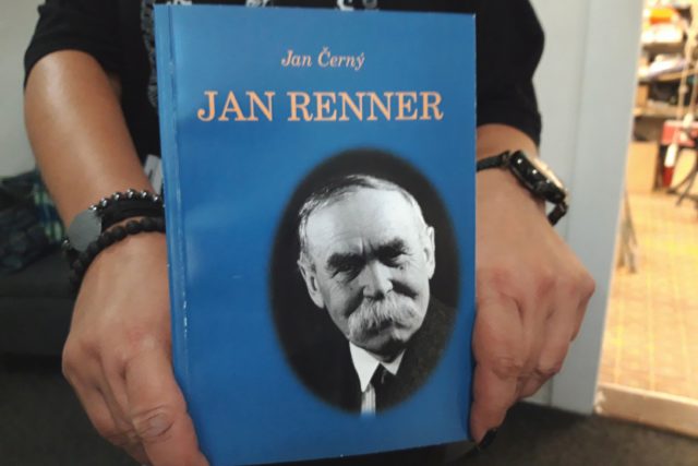 Život Jana Rennera přibližuje kniha Jana Černého | foto: Barbora Kvapilová,  Český rozhlas