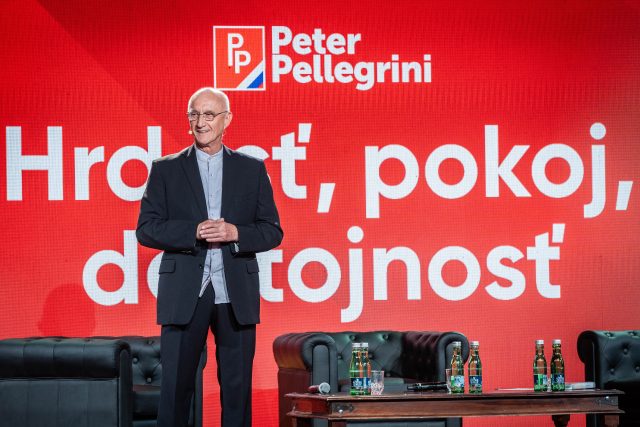 Jozef Banáš,  spisovatel a podporovatel Petera Pellegriniho | foto: Jozef Jakubčo,  Profimedia/SME