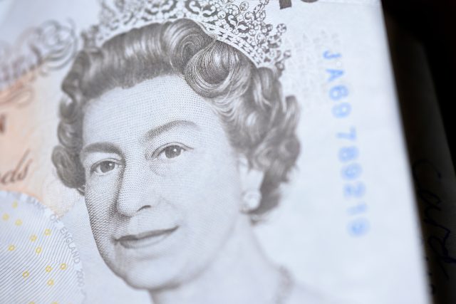 Královna Alžběta II. na bankovce | foto: Shutterstock
