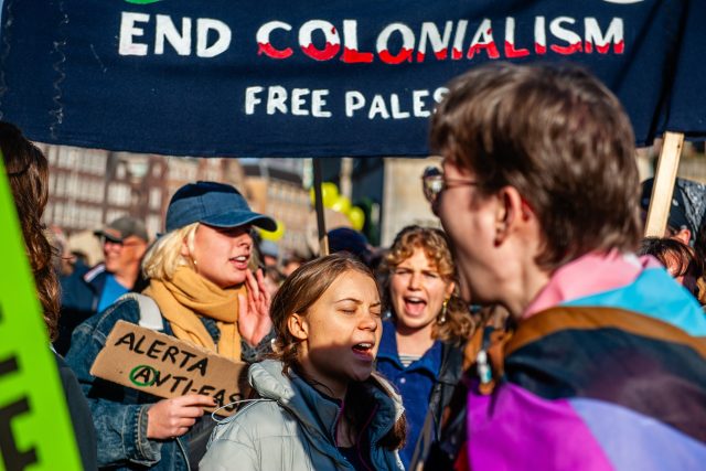 Švédská aktivistka Greta Thunbergová během demonstrace v Amsterdamu | foto: Fotobanka Profimedia