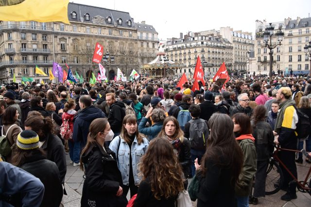 Demonstrace porti důchodové reformě v Paříži | foto: Fotobanka Profimedia