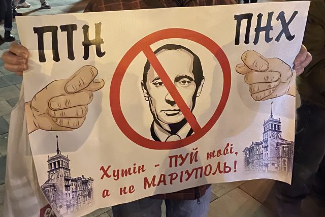 Demonstrace proti ruské agresi v Mariupolu | foto: Martin Dorazín,  Český rozhlas
