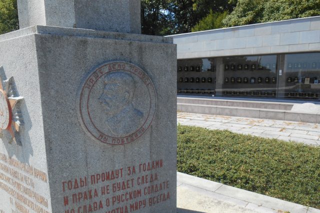 Stalinův reliéf na památníku v Brně | foto: Miloš Šenkýř,  Český rozhlas
