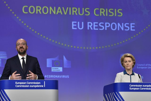 Předsedy Evropské rady Charles Michel a předsedkyně Evropské komise Ursula von der Leyenová | foto:  John Thys,  ČTK/AP