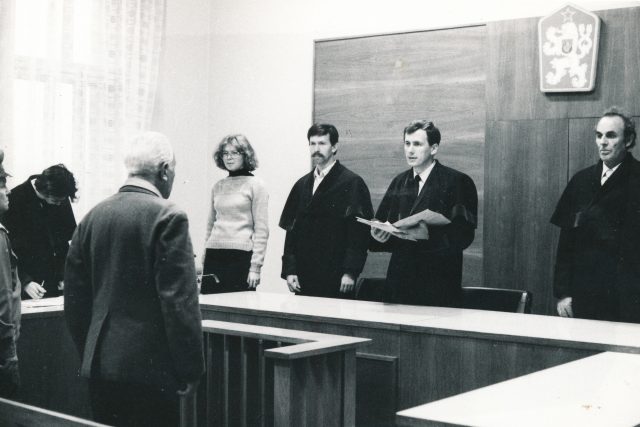 Josef Baxa jako soudce Okresního soudu v Plzni v roce cca 1985 | foto: Post Bellum