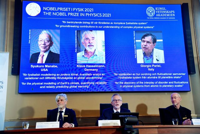 Oznámení o udělení Nobelovy ceny za fyziku v roce 2021 | foto: Profimedia