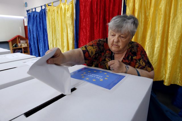 Volby do Evropského parlamentu v rumunské Bukurešti | foto: Fotobanka Profimedia