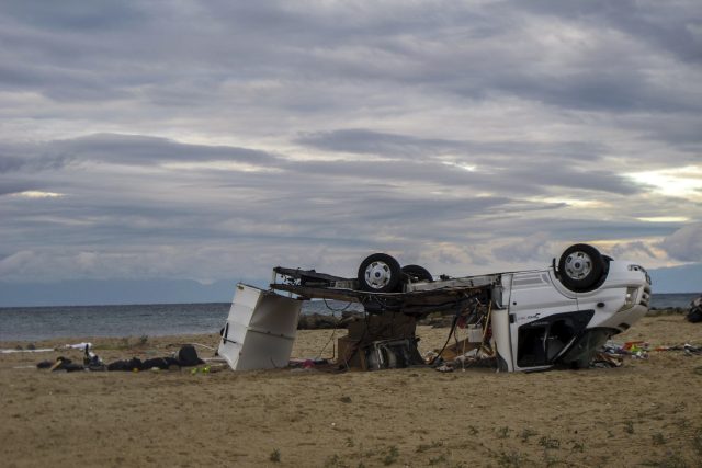 Pro Českou republiku nejtragičtější dopad přinesla bouře v Řecku. Na poloostrově Chalkidiki jsou mezi mrtvými i dva Češi | foto: Giannis Moisiadis,  ČTK/AP