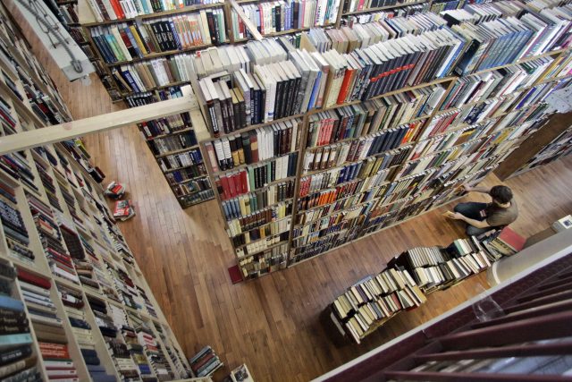 Knihy,  knihovna,  knihkupectví  (ilustrační foto) | foto: Mary Altaffer,  Profimedia