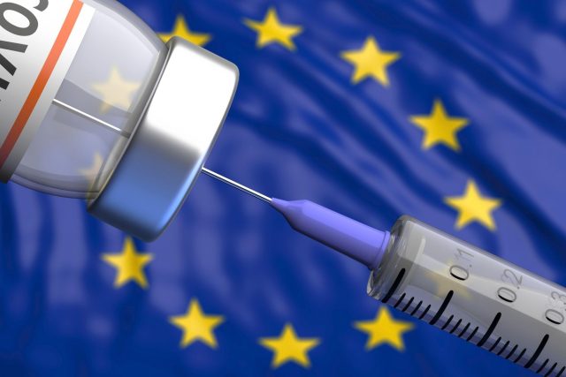 Evropská komise objednává,  nakupuje a rozděluje mezi členské státy vakcíny proti covidu-19 | foto: Fotobanka Profimedia