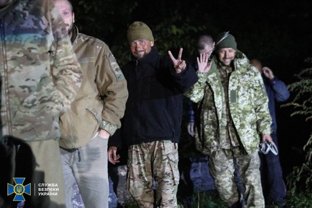 Ukrajinské úřady oznámily výměnu 215 uvězněných vojáků s Ruskem,  včetně bojovníků,  kteří vedli obranu mariupolské ocelárny Azovstal | foto: Fotobanka Profimedia