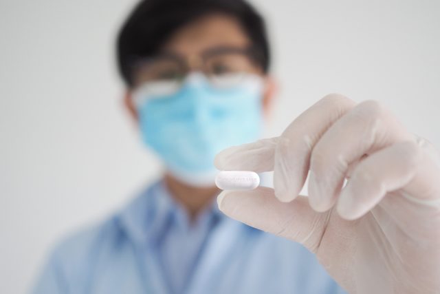 Experimentální lék molnupiravir amerického výrobce Merck | foto: Shutterstock