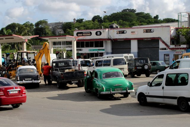 Kuba se potýká s nedostatkem pohonných hmot | foto: Ismael Francisco,  ČTK/AP