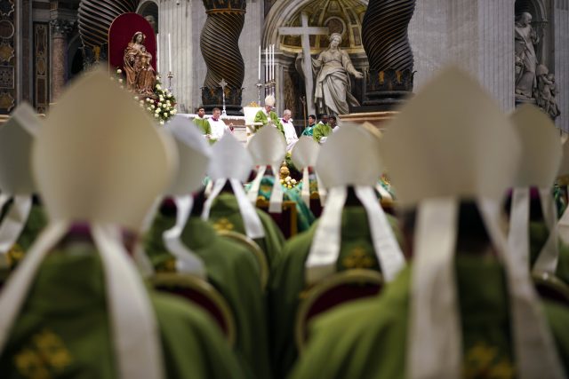 Synoda biskupů ve Vatikánu | foto: Andrew Medichini,  ČTK/AP