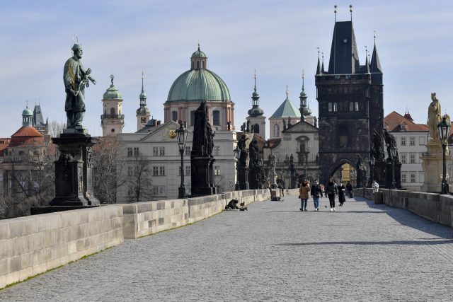 Pražský Karlův most téměř bez lidí | foto: Vít Šimánek,  ČTK