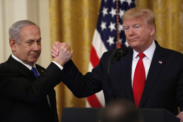 Izraelský premiér Benjamin Netanjahu a americký prezident Donald Trump ve Washingtonu | foto: Fotobanka Profimedia
