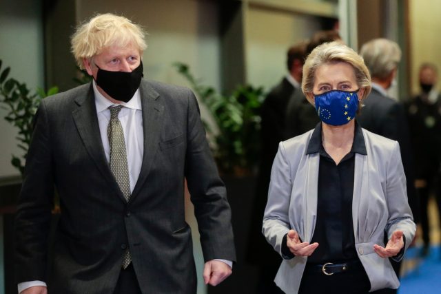 Boris Johnson a Ursula von der Leyenová během jednání o brexitu | foto: Fotobanka Profimedia