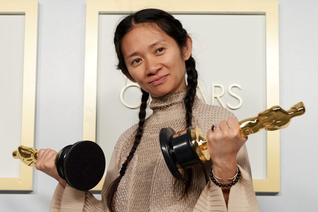 Chloé Zhao,  režisérka filmu Země nomádů,  který se stal vítězným snímkem 93. ročníku Oscarů | foto: Profimedia