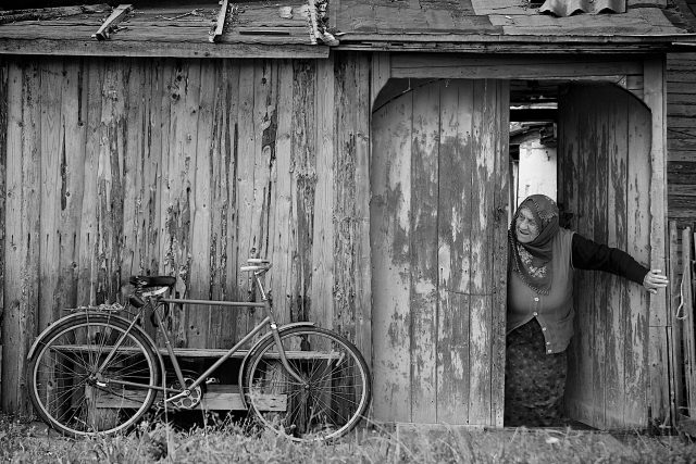 stará stodola,  stará žena,  kolo  (ilustrační foto) | foto: Pixabay