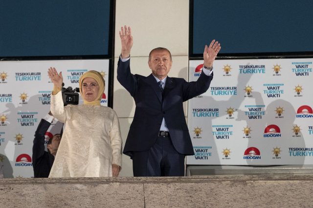 Recep Tayyip Erdogan oslavuje vítězství v prezidentských volbách | foto: Fotobanka Profimedia