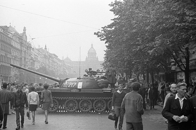 Okupace Prahy sovětskými vojsky v roce 1968 | foto: Post Bellum