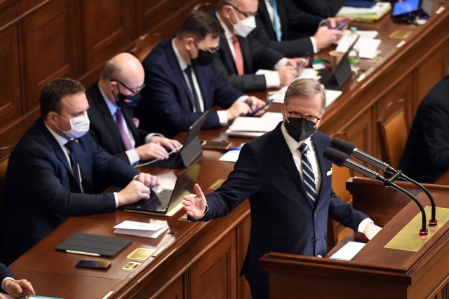 Premiér Petr Fiala hovoří na schůzi Sněmovny | foto: Kateřina Šulová,  ČTK