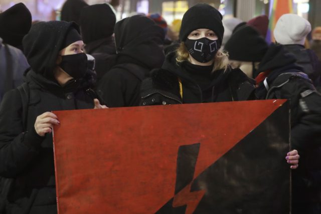 Demonstrace v Polsku | foto: Czarek Sokolowski,  ČTK/AP