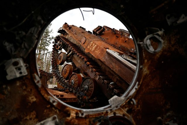 Zničené ruské tanky v Lymanu | foto: Reuters