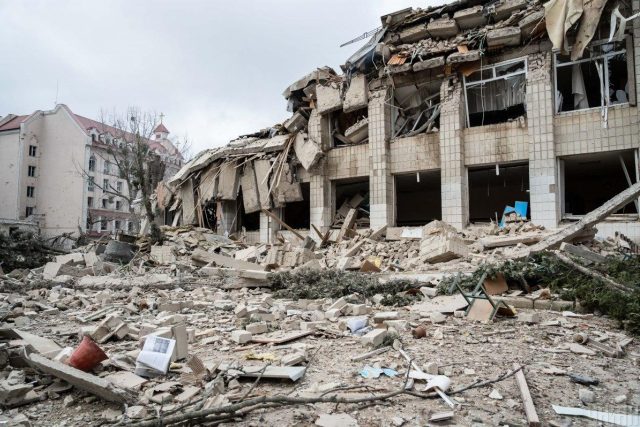 Škola v Žytomyru na Ukrajině po raketovém útoku | foto: Fotobanka Unian