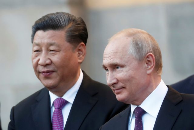 Čínský prezident Si Ťin-pching a ruský prezident Vladimir Putin na archivní fotografii z roku 2019 | foto: Maxim Shipenkov,  Reuters