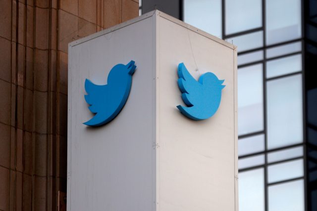 Sociální síť Twitter mění majitele | foto: Stephen Lam,  Reuters