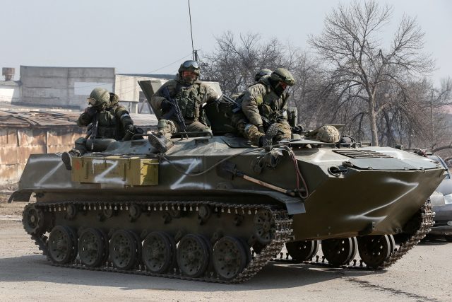 Ruská vojenská technika je označena symbolem „Z“ | foto: Alexander Ermochenko,  Reuters