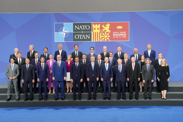 Představitelé členských zemí NATO na summitu v Madridu | foto: Reuters