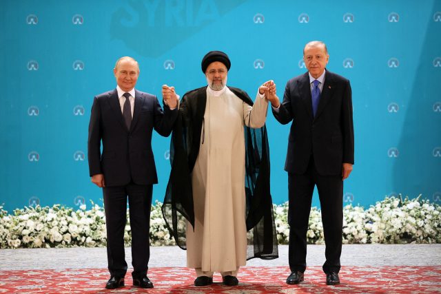 Vladimir Putin,  Recep Tayyip Erdogan a Ebráhím Raísí na schůzce v Teheránu | foto: Sergei Savostyanov,  Reuters