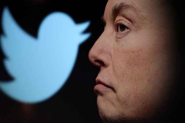 Musk převzal kontrolu nad společností Twitter a propustil vedoucí pracovníky  (ilustrační foto) | foto: Dado Ruvic,  Reuters