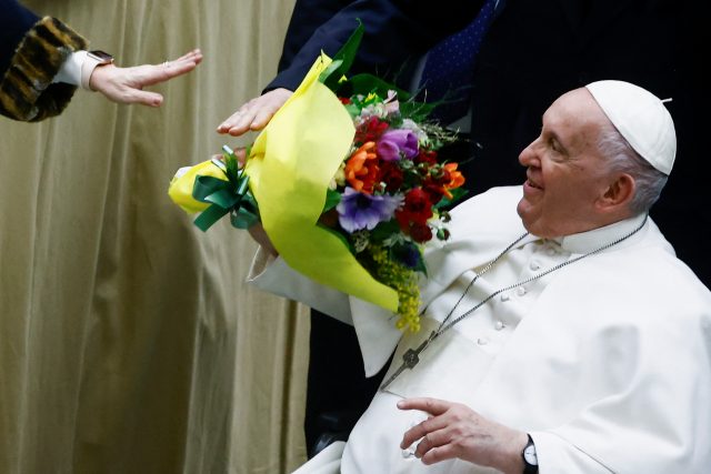 Papež František během generální audience | foto: Yara Nardi,  Reuters