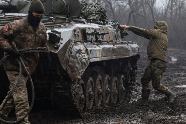 Ukrajina se bude v chystané ofenzivě opírat hlavně o svoji těžkou techniku. Nejvíce by ale potřebovala podporu ze vzduchu | foto: Yan Dobronosov,  Reuters