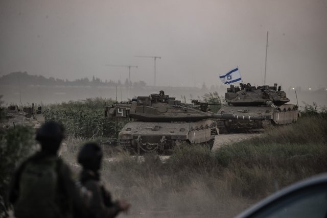 Izrael přesunuje jednotky blíže k hranicím pásma Gazy | foto: Mostafa Alkharouf / Anadolu Agency,  Reuters