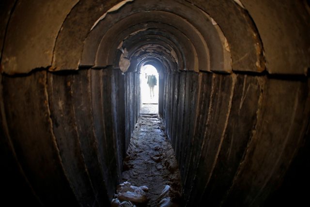 Tunel,  který podle izraelské armády vedl přes hranice z Gazy do Izraele  (archivní foto z ledna 2018) | foto: Reuters
