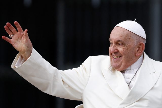 Papež František | foto: Guglielmo Mangiapane,  Reuters