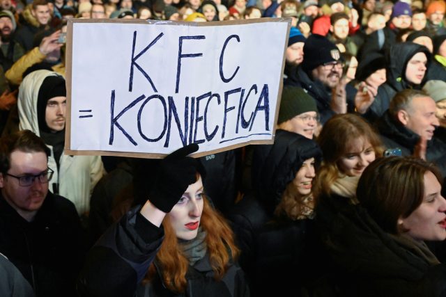 Protivládní protesty v Bratislavě | foto: Radovan Stoklasa,  Reuters