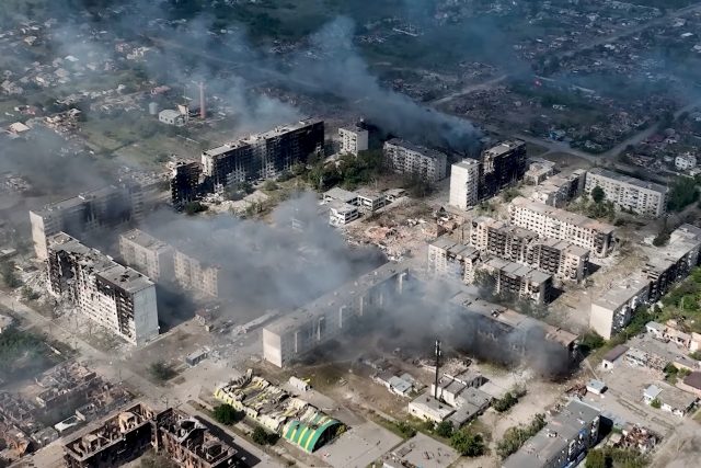 Pohled z dronu na město Vovčansk v Charkovské oblasti na Ukrajině | foto: Sjednocená útočná brigáda Národní policie Ukrajiny,  Reuters