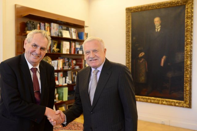 Prezident Miloš Zeman a exprezident Václav Klaus. | foto: Pražský hrad
