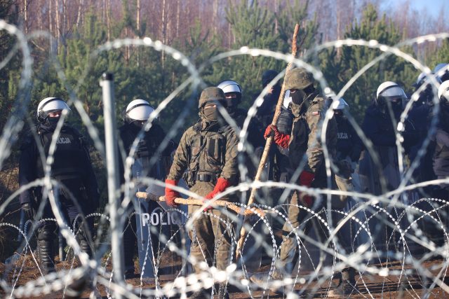 Situace na bělorusko-polské hranici graduje | foto: Reuters