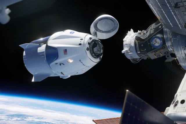 Vizualizace kosmické lodi Crew Dragon a Mezinárodní vesmírné stanice  | foto: NASA