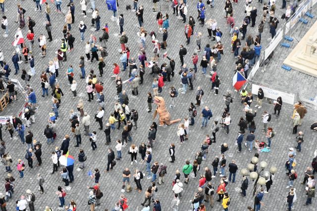 Demonstrace svolaná na 9. června 2020 Milionem chvilek pro demokracii na Staroměstské náměstí v Praze | foto: Michaela Danelová,  Český rozhlas,  Český rozhlas