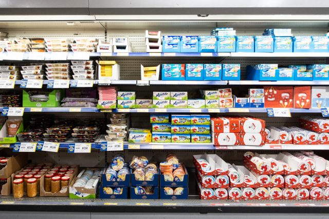 Za snížením cen například mléčných produktů stojí podle Večeřové zlevnění počátečních nákladů  (ilustrační foto) | foto: René Volfík,  iROZHLAS.cz